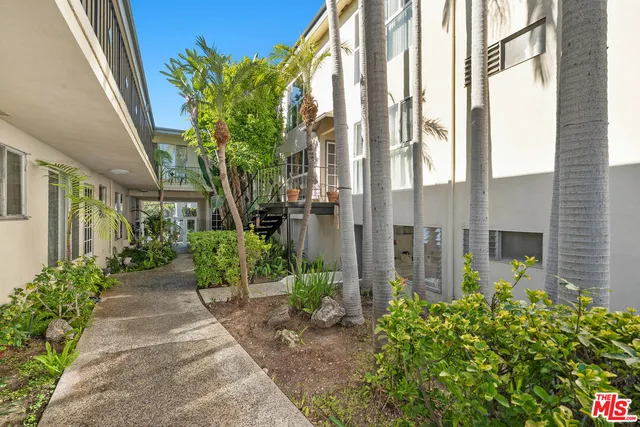 a view of utility room