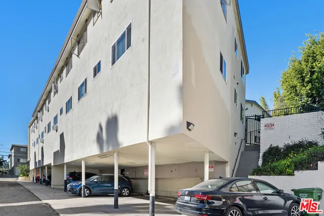 $6,695,000 | 3410 Club Drive, Los Angeles, CA 90064