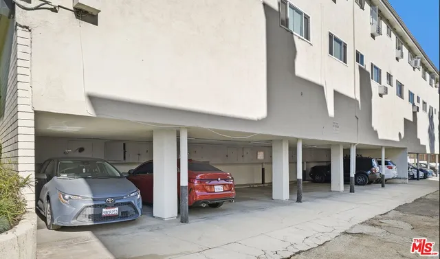 $6,695,000 | 3410 Club Drive, Los Angeles, CA 90064