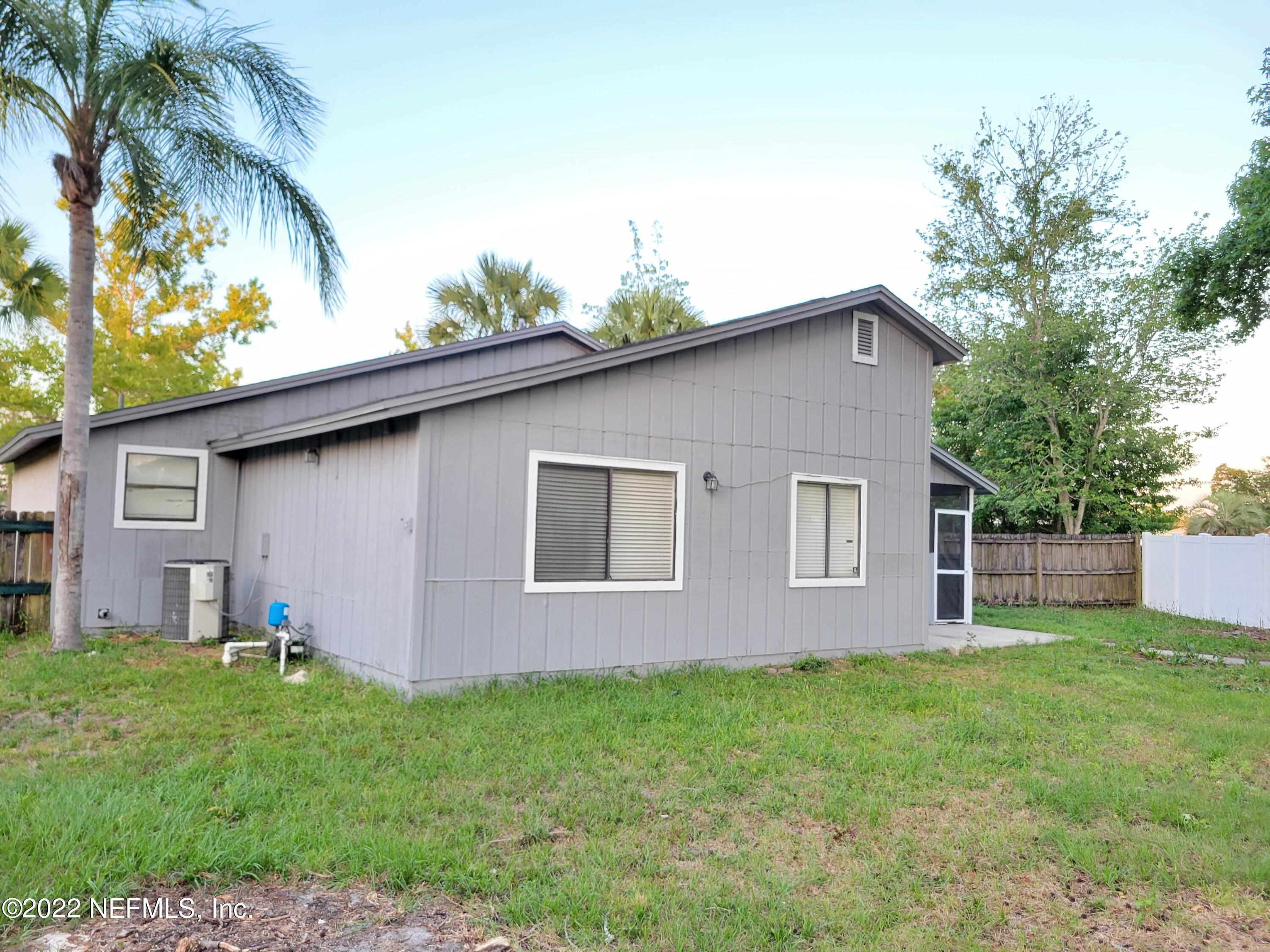562 George Taylor Street Orange Park, FL 32073 - Photo 3 of 15 20220509_195654