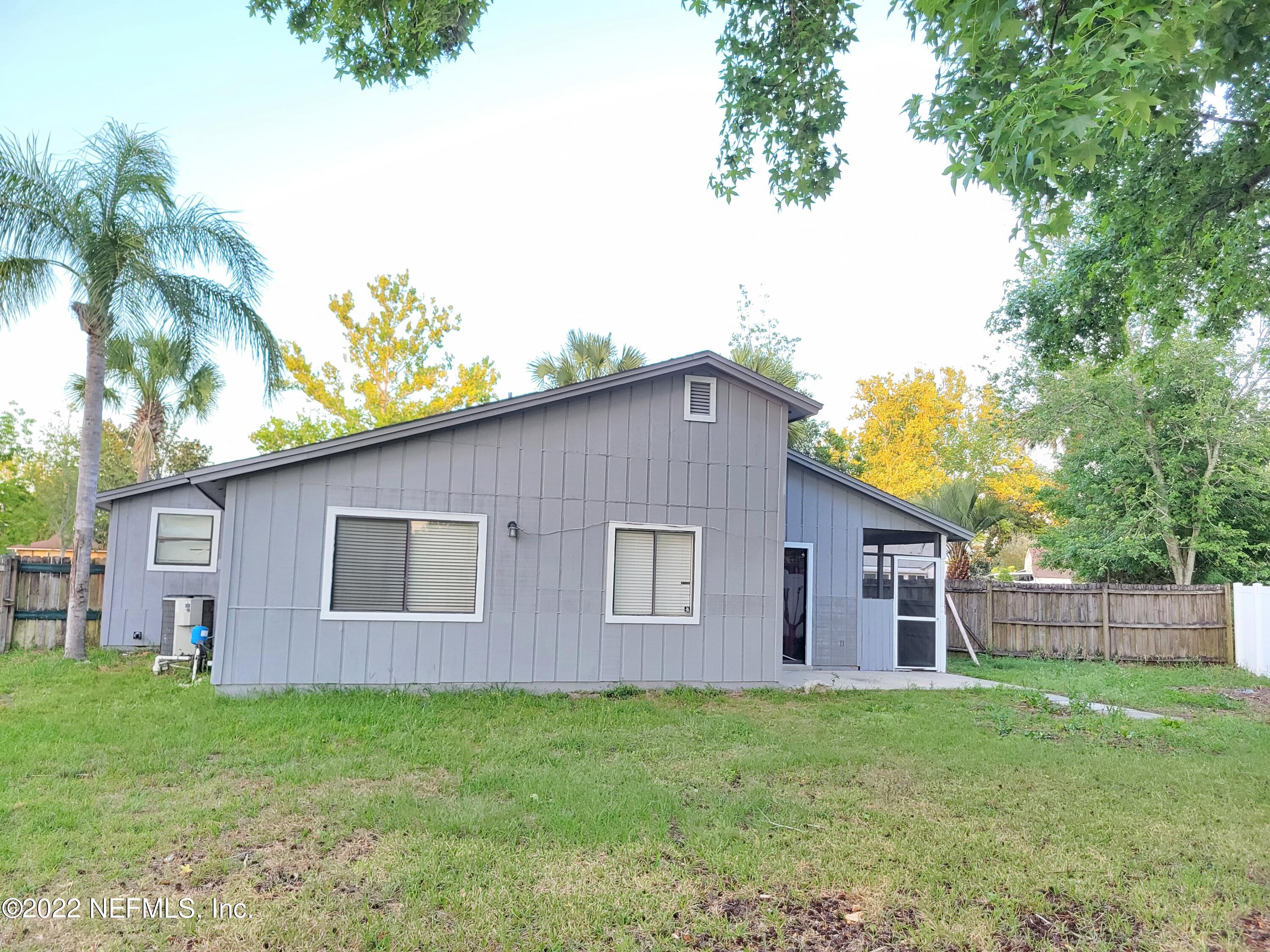 562 George Taylor Street Orange Park, FL 32073 - Photo 4 of 15 20220509_195707
