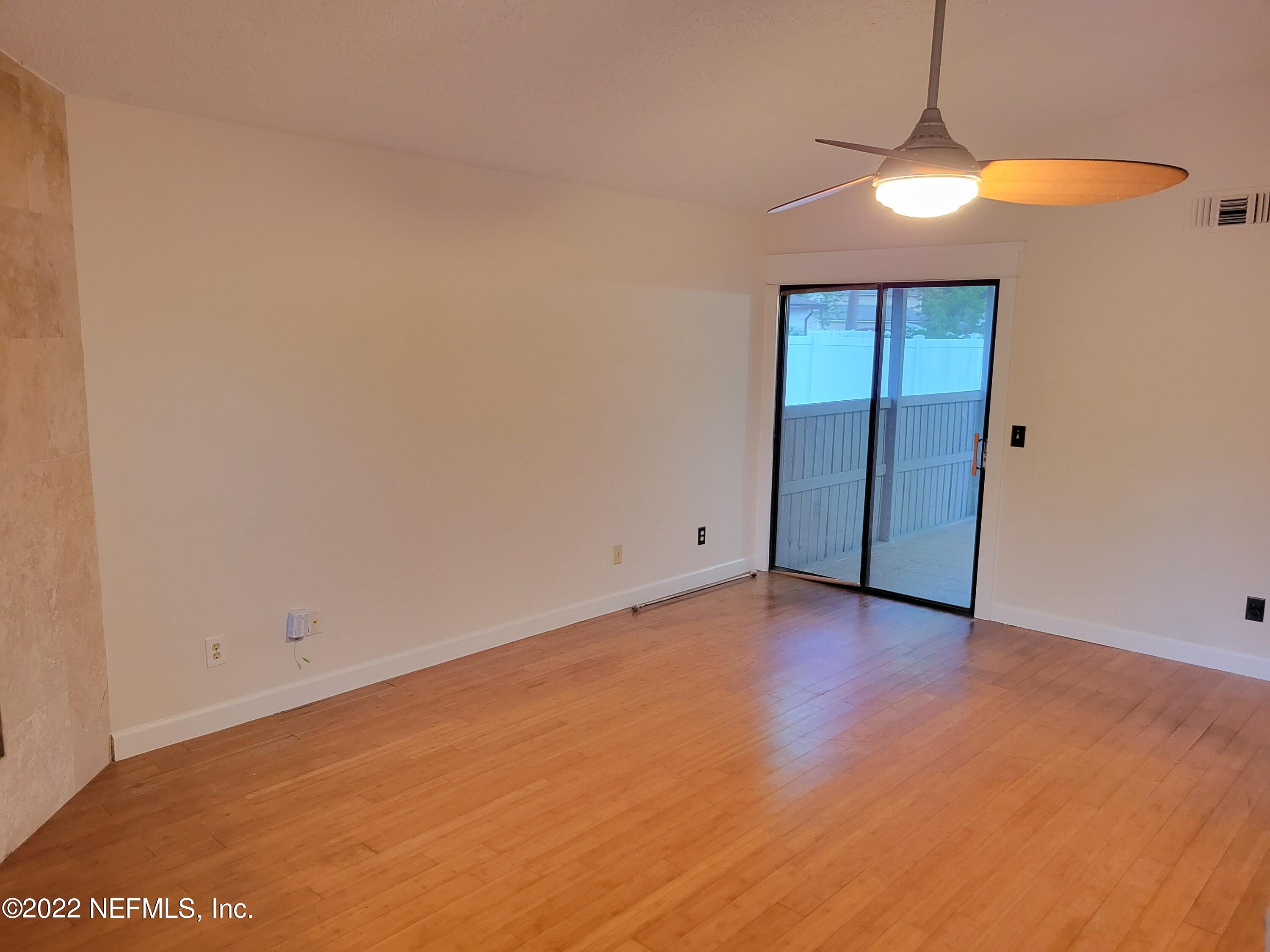 562 George Taylor Street Orange Park, FL 32073 - Photo 6 of 15 20220509_201131