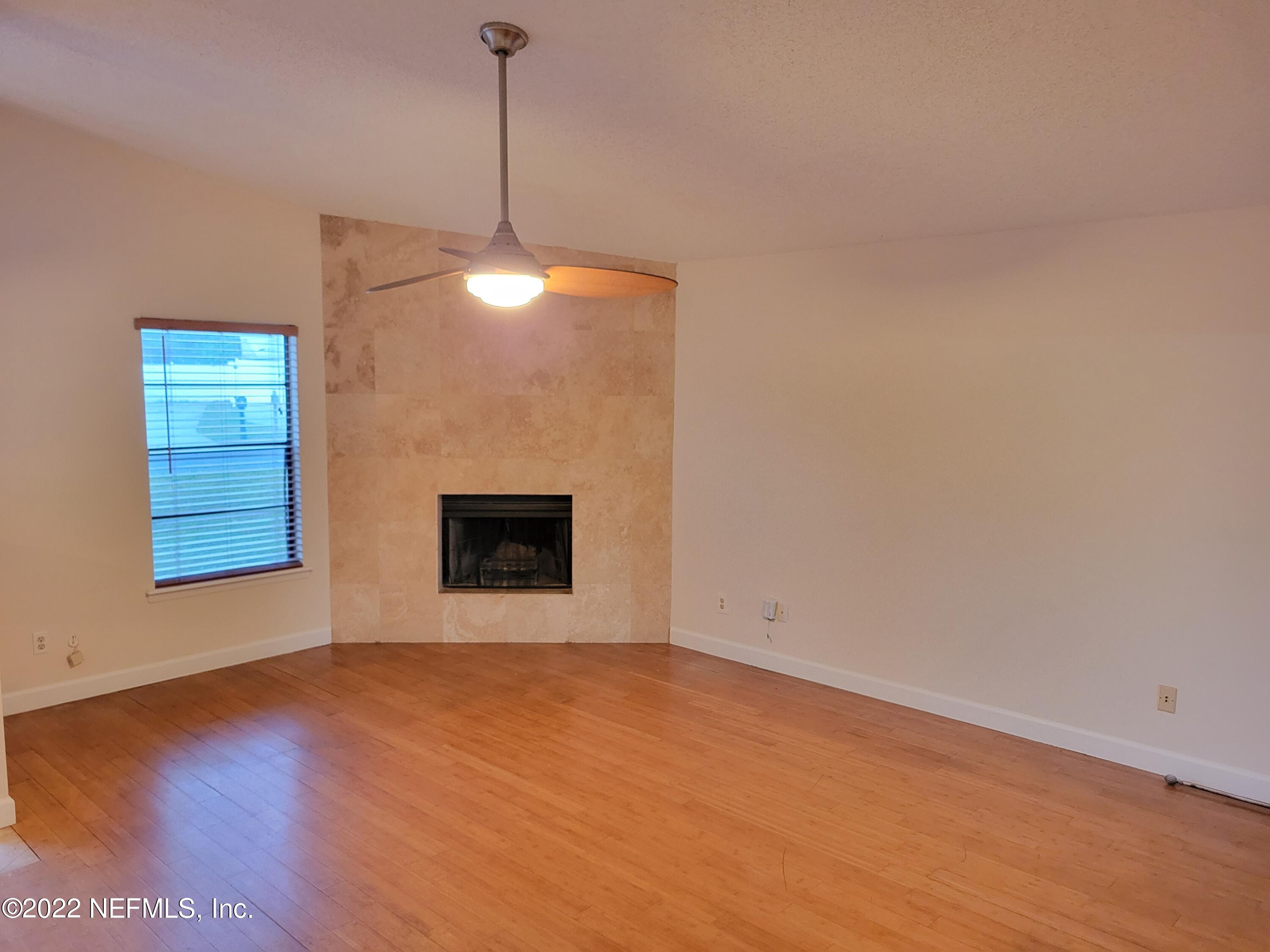 562 George Taylor Street Orange Park, FL 32073 - Photo 8 of 15 20220509_201200