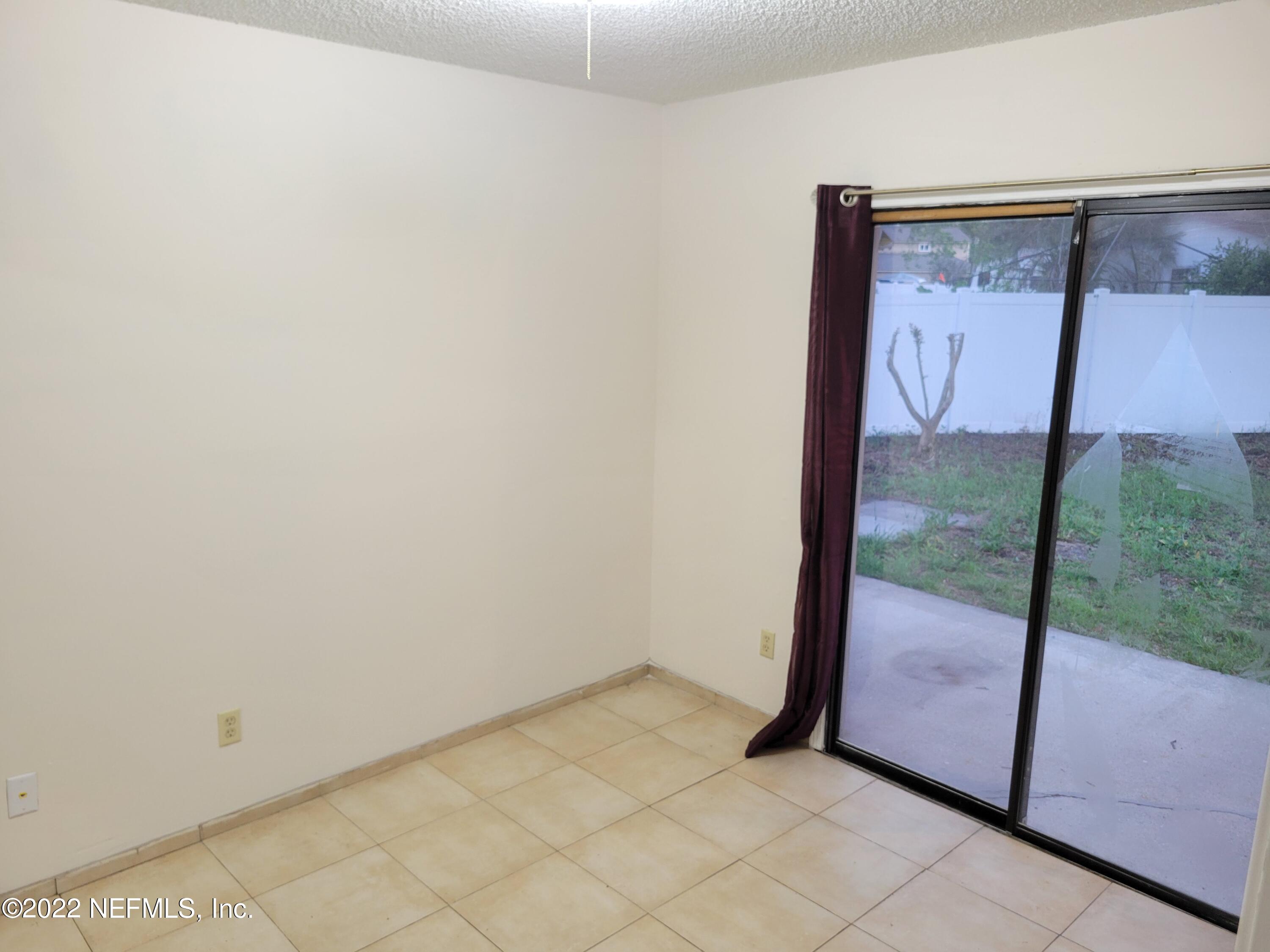 562 George Taylor Street Orange Park, FL 32073 - Photo 9 of 15 20220509_201247