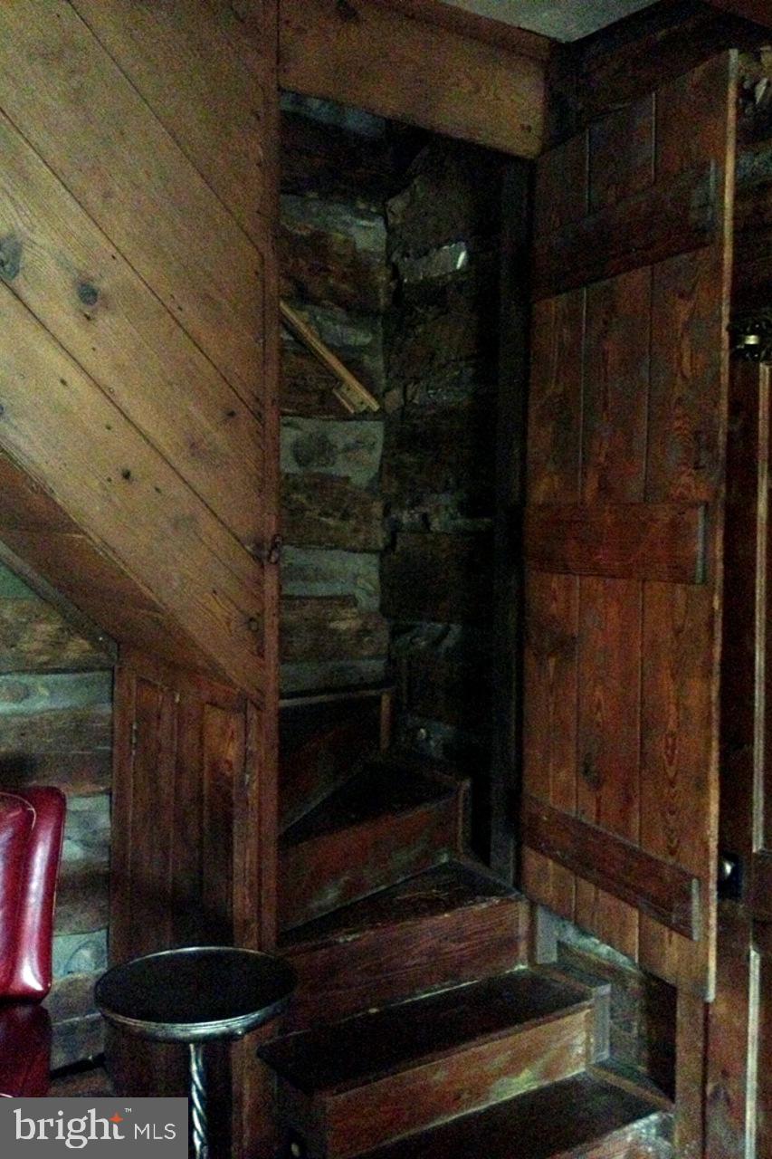 5024 Leeds Manor Road Hume, VA 22639 - Photo 17 of 57 Stairs Common Suite
