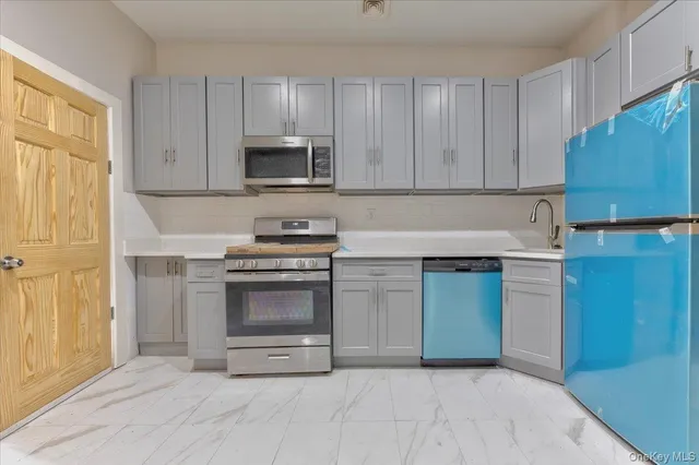 $1,100,000 | 1439 Zerega Avenue | Westchester Village