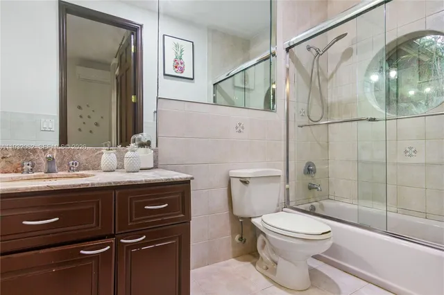 $4,100,000 | 11825 South Mitchell Manor Circle, Pinecrest, FL 33156