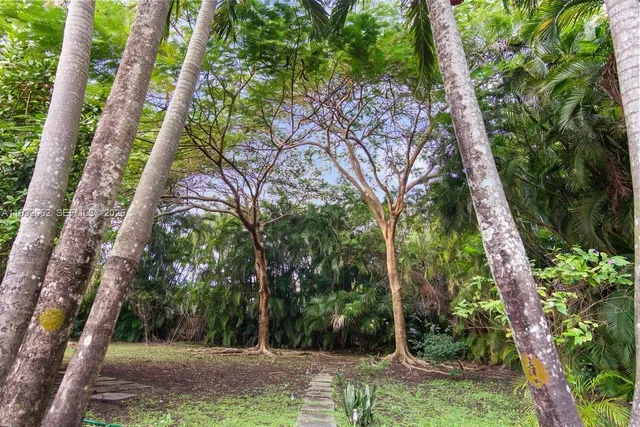 $4,100,000 | 11825 South Mitchell Manor Circle, Pinecrest, FL 33156