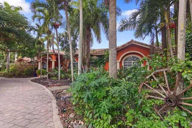 $4,100,000 | 11825 South Mitchell Manor Circle, Pinecrest, FL 33156