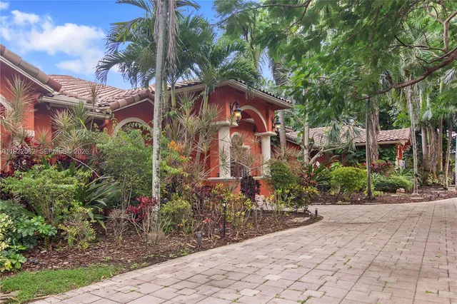 $4,100,000 | 11825 South Mitchell Manor Circle, Pinecrest, FL 33156