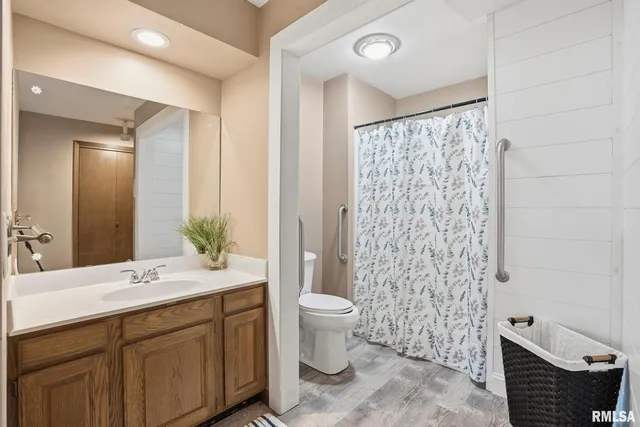 $164,500 | 2200 36th Street, Unit 3C, Rock Island, IL 61201