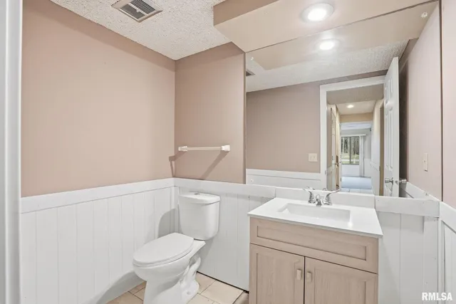 $164,500 | 2200 36th Street, Unit 3C, Rock Island, IL 61201