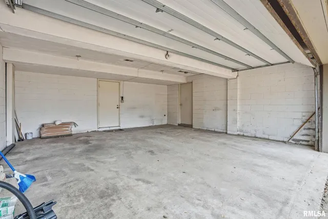 $164,500 | 2200 36th Street, Unit 3C, Rock Island, IL 61201