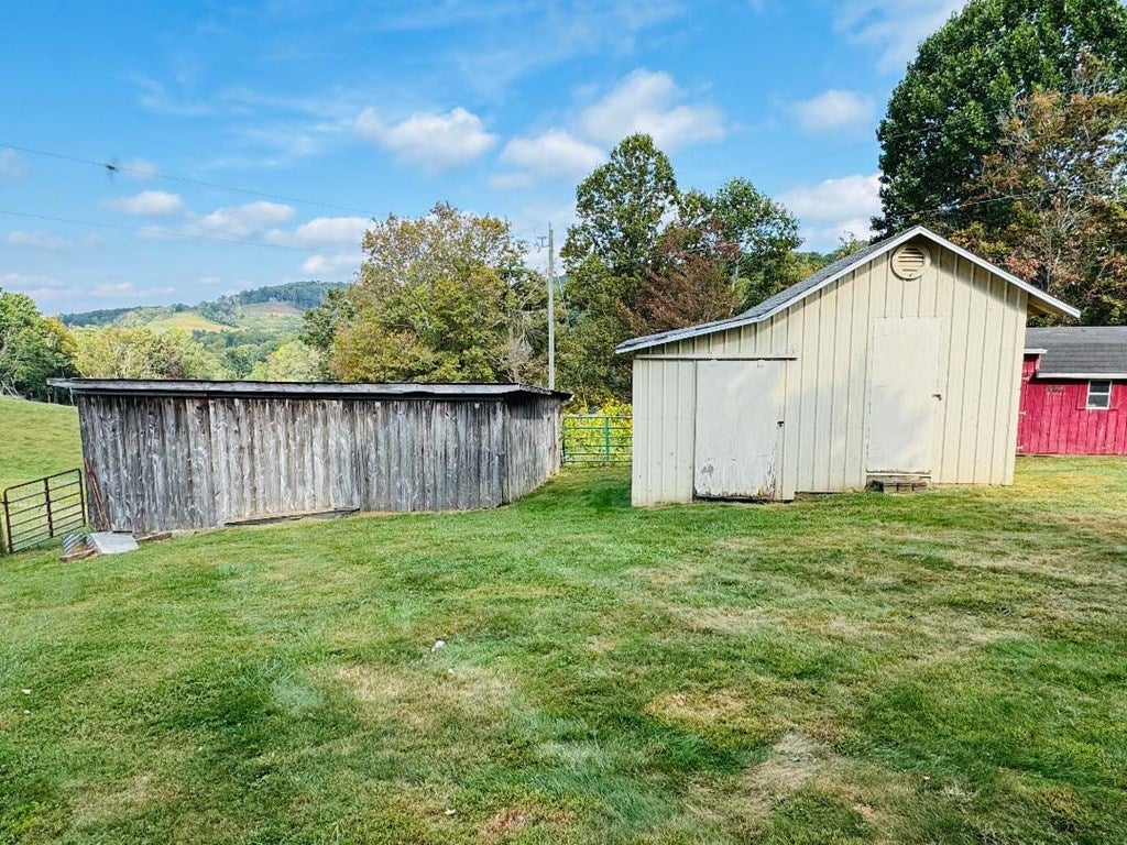 5771 Joy Ranch Road Fancy Gap, VA 24328 - Photo 13 of 45 Gallery Image 13