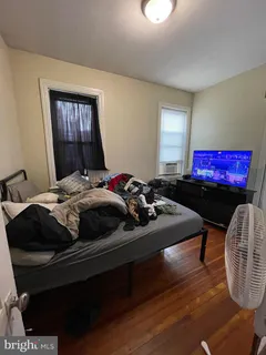 a view of a livingroom with furniture