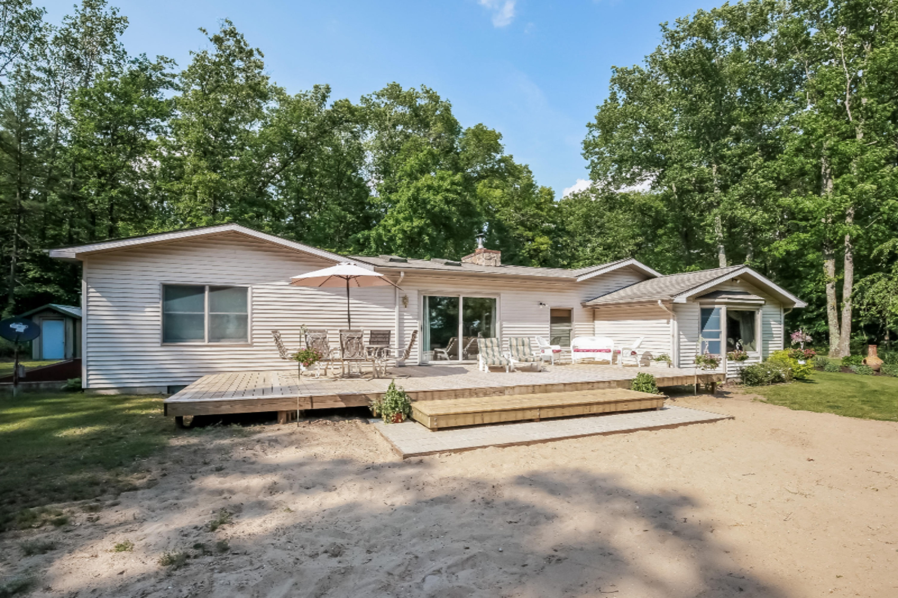 3328 East Rivers Edge Newaygo, MI 49337 - Photo 3 of 37 001-1785041-large