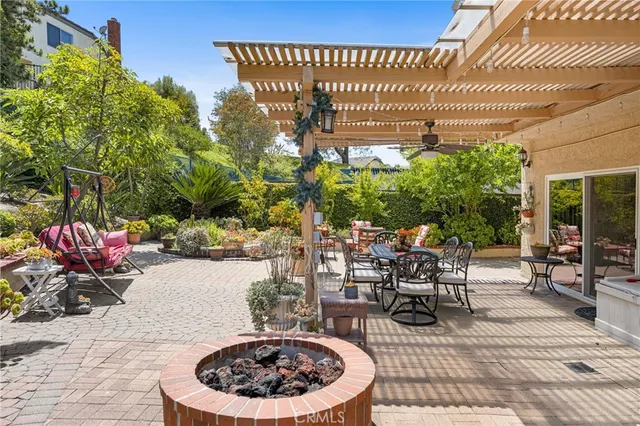 a couple of chairs sitting in a backyard of a house