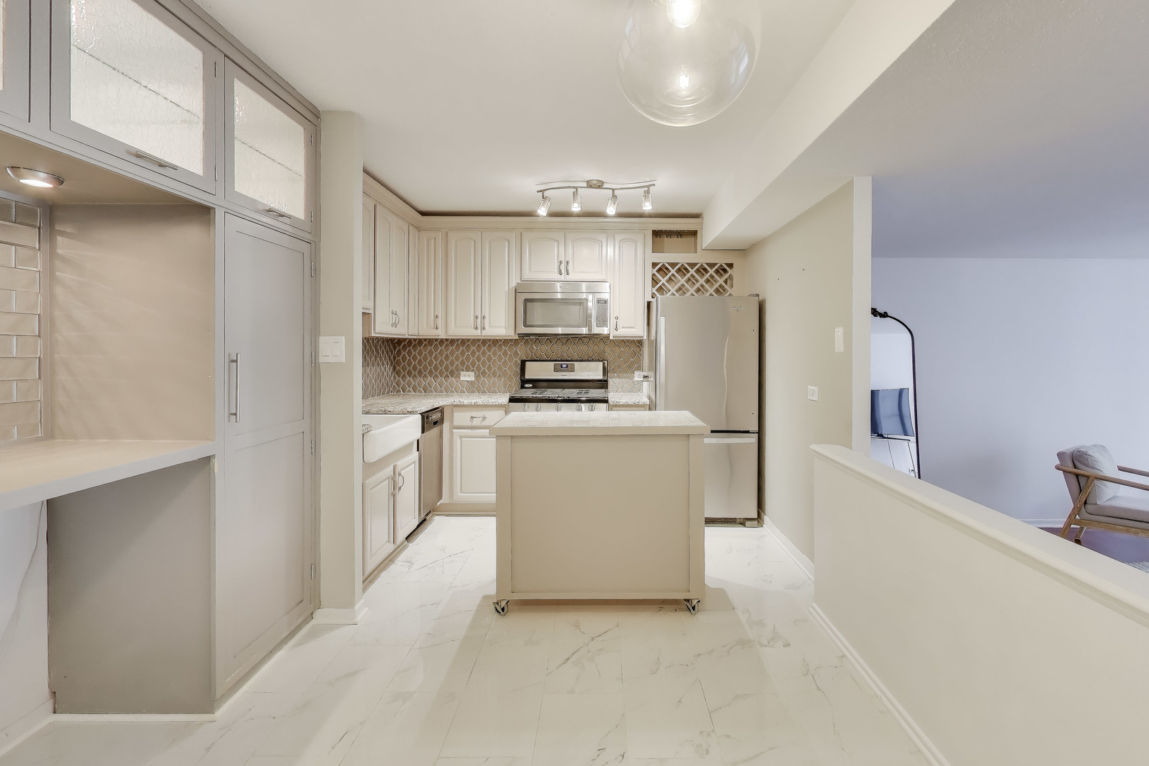 230 East Ontario Street, Unit 2305 Chicago, IL 60611 - Photo 11 of 35