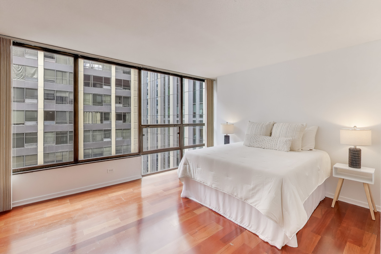 230 East Ontario Street, Unit 2305 Chicago, IL 60611 - Photo 17 of 35