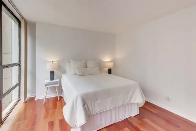 $274,900 | 230 East Ontario Street, Unit 2305, Chicago, IL 60611