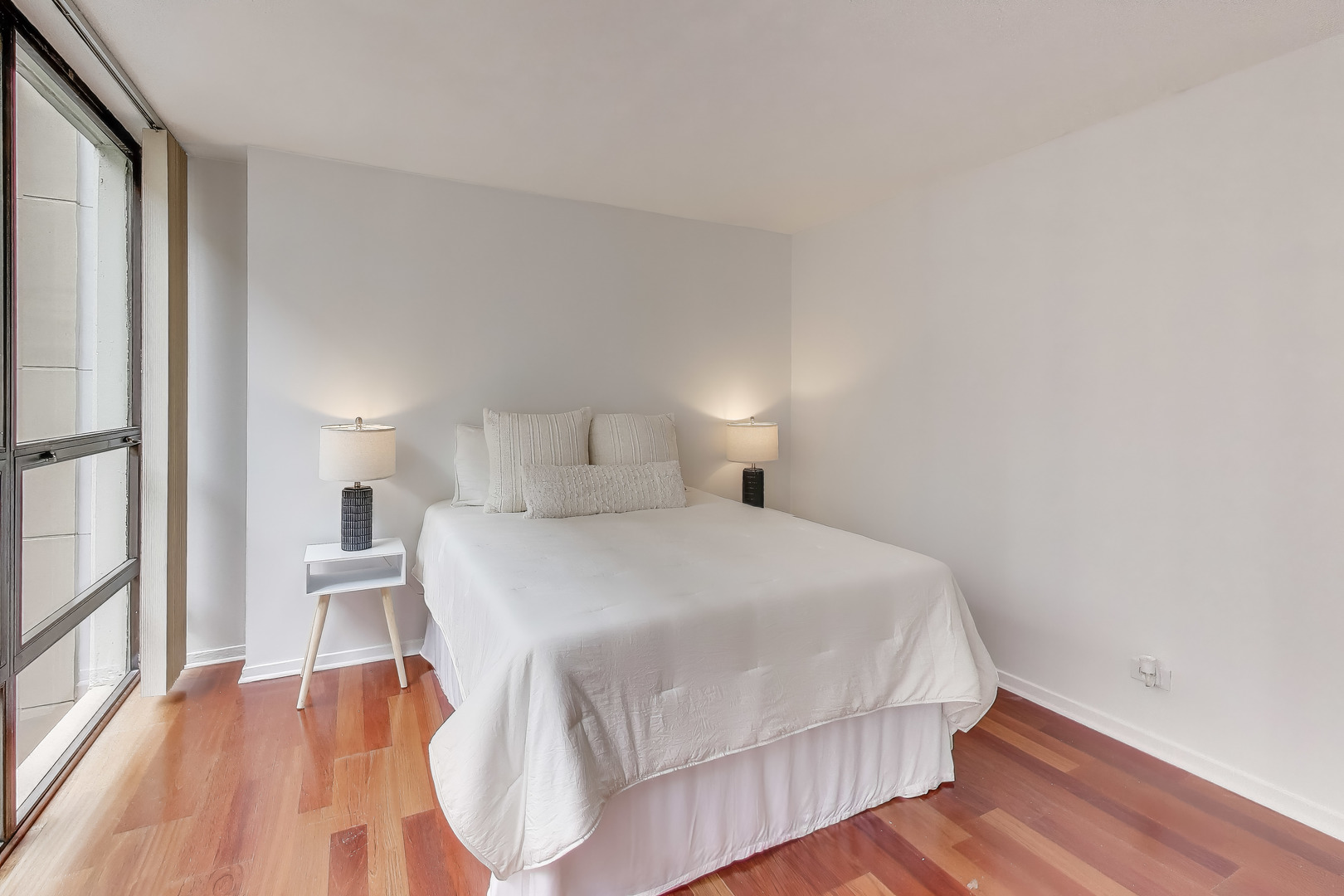 230 East Ontario Street, Unit 2305 Chicago, IL 60611 - Photo 18 of 35