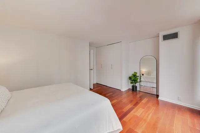 $274,900 | 230 East Ontario Street, Unit 2305, Chicago, IL 60611