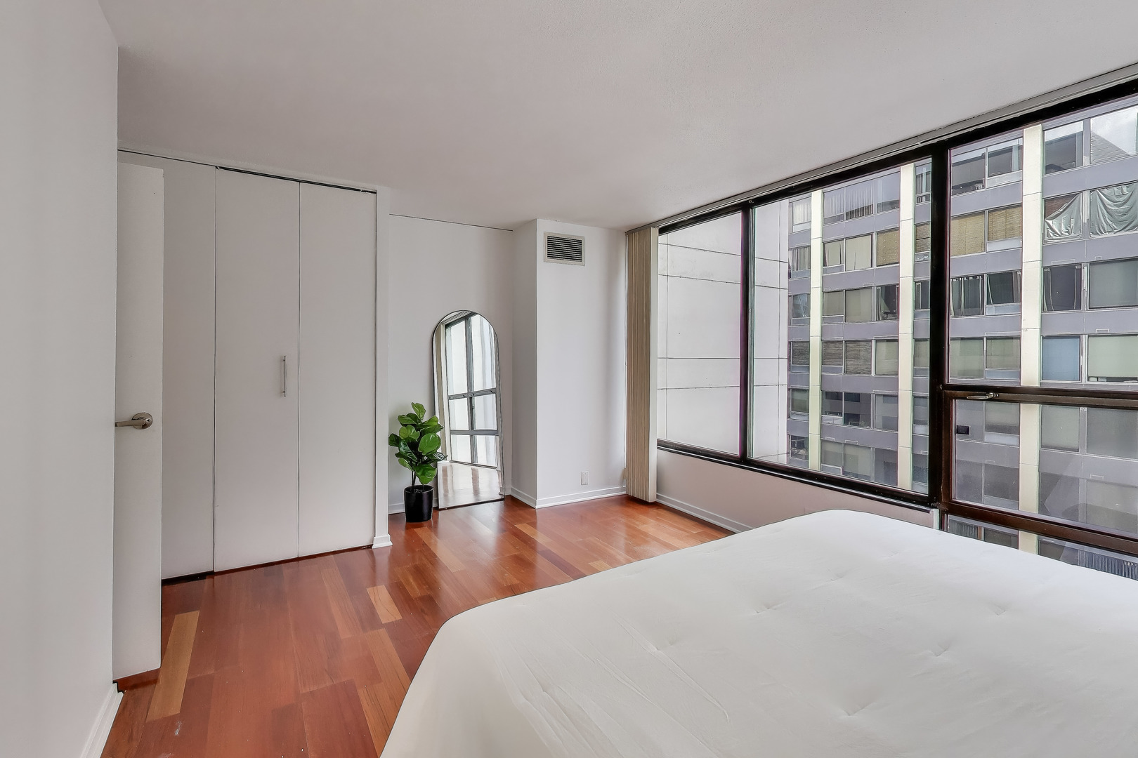 230 East Ontario Street, Unit 2305 Chicago, IL 60611 - Photo 20 of 35