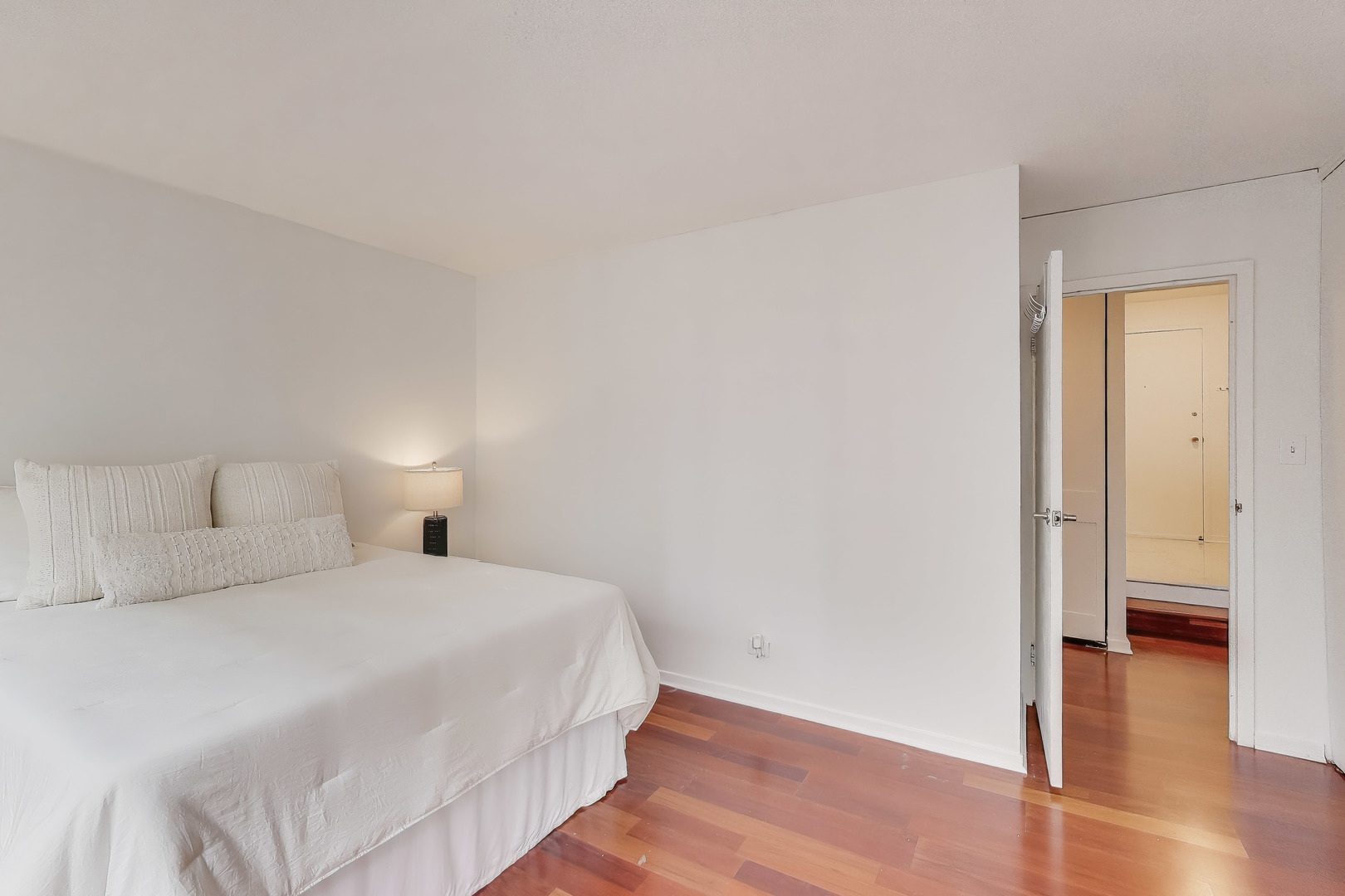 230 East Ontario Street, Unit 2305 Chicago, IL 60611 - Photo 21 of 35