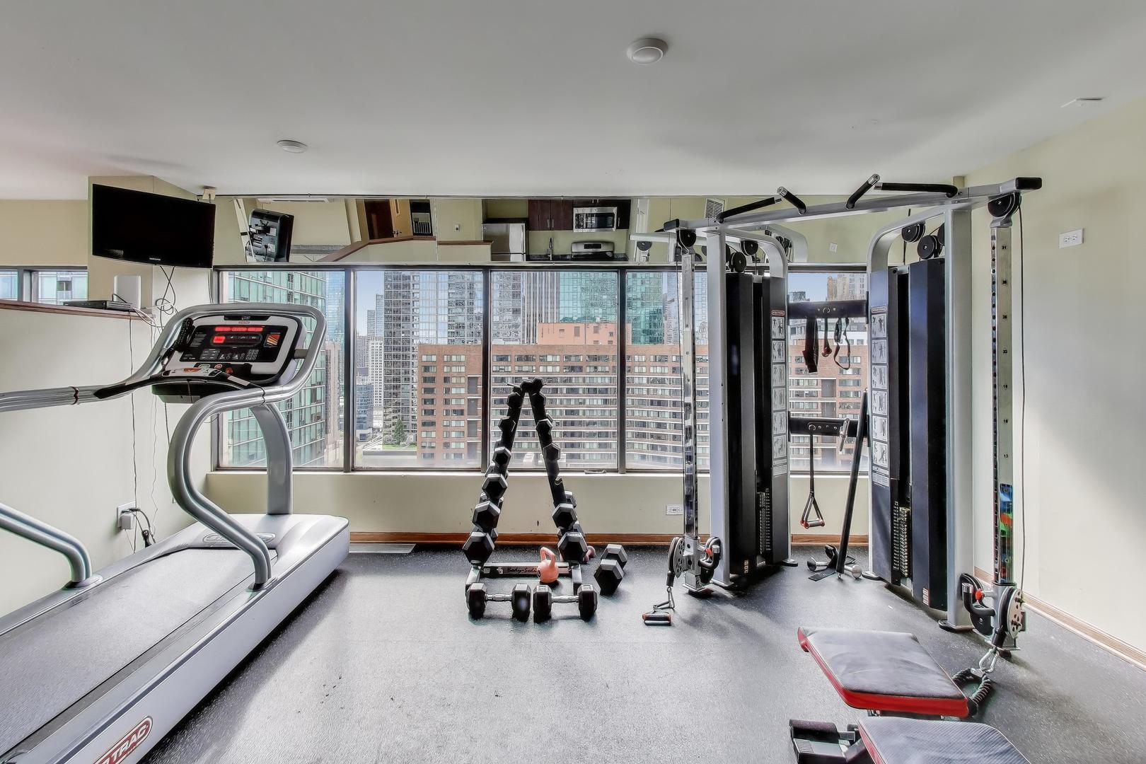 230 East Ontario Street, Unit 2305 Chicago, IL 60611 - Photo 27 of 35