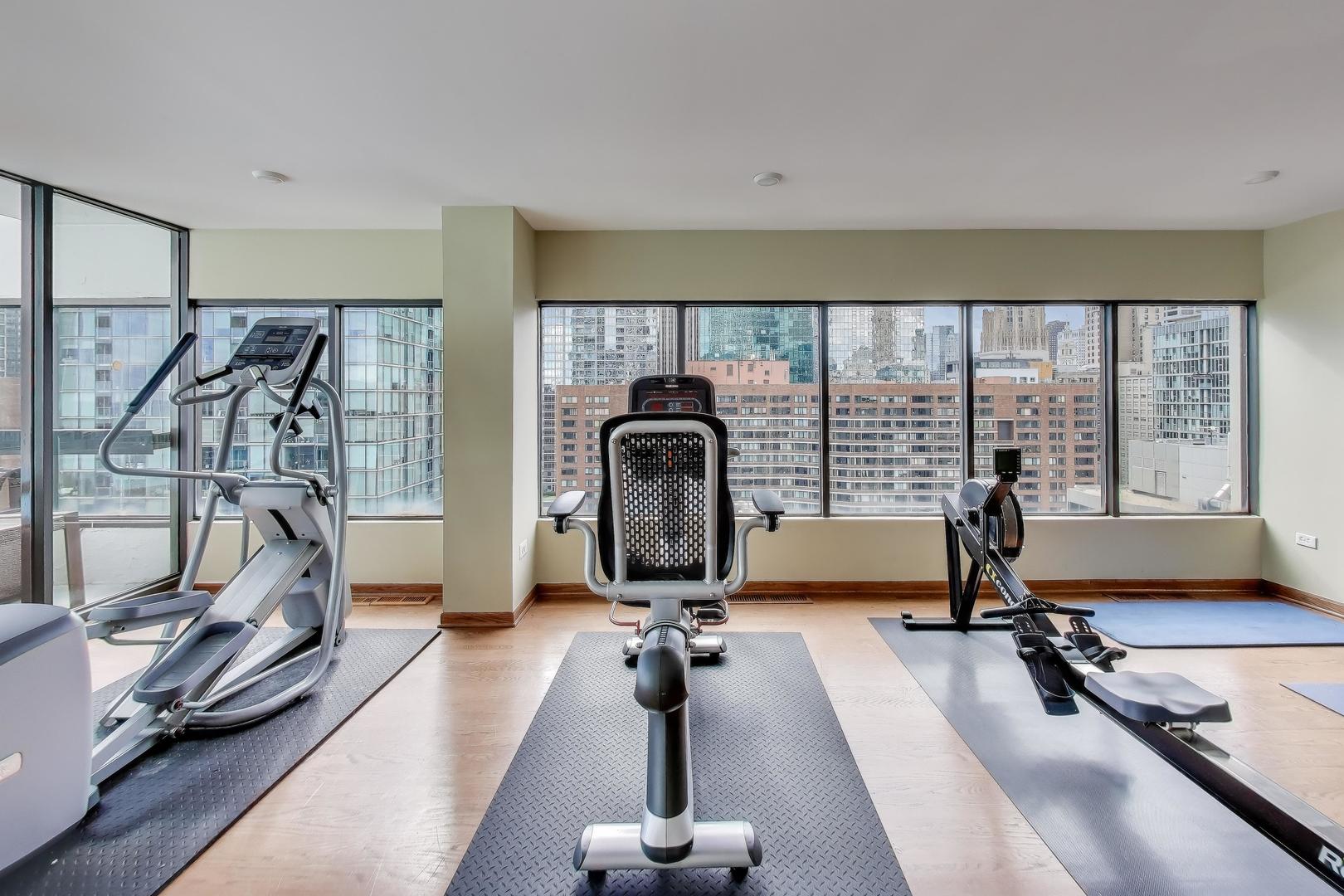 230 East Ontario Street, Unit 2305 Chicago, IL 60611 - Photo 28 of 35