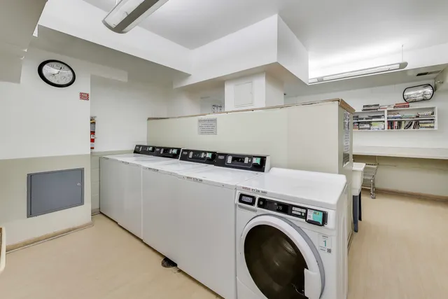 $274,900 | 230 East Ontario Street, Unit 2305, Chicago, IL 60611