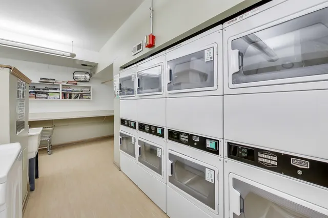 $274,900 | 230 East Ontario Street, Unit 2305, Chicago, IL 60611