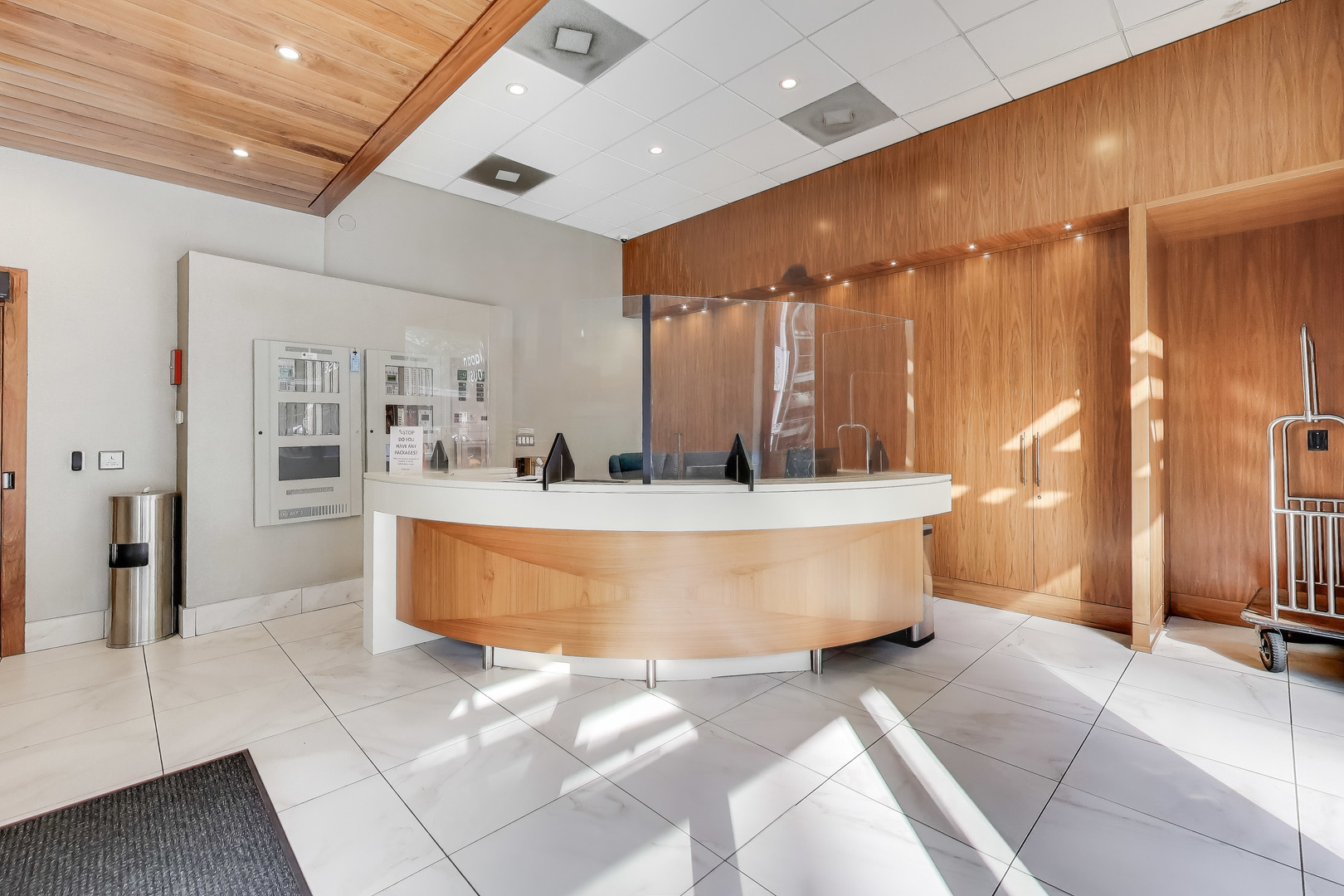 230 East Ontario Street, Unit 2305 Chicago, IL 60611 - Photo 3 of 35