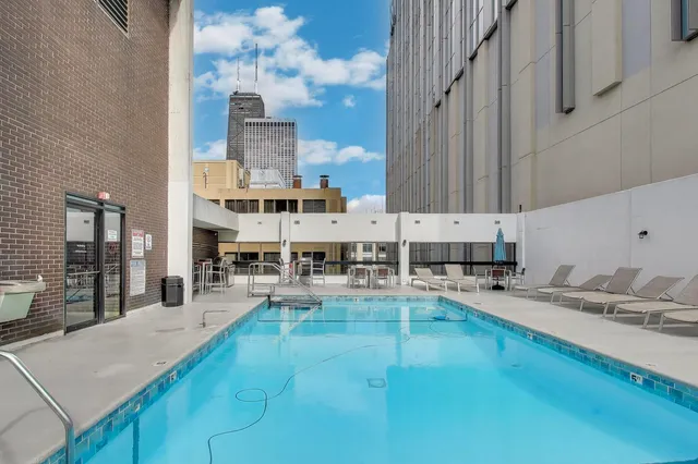 $274,900 | 230 East Ontario Street, Unit 2305, Chicago, IL 60611