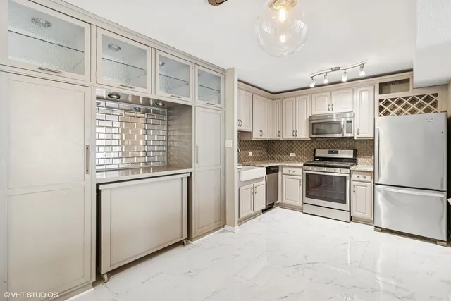 $274,900 | 230 East Ontario Street, Unit 2305, Chicago, IL 60611