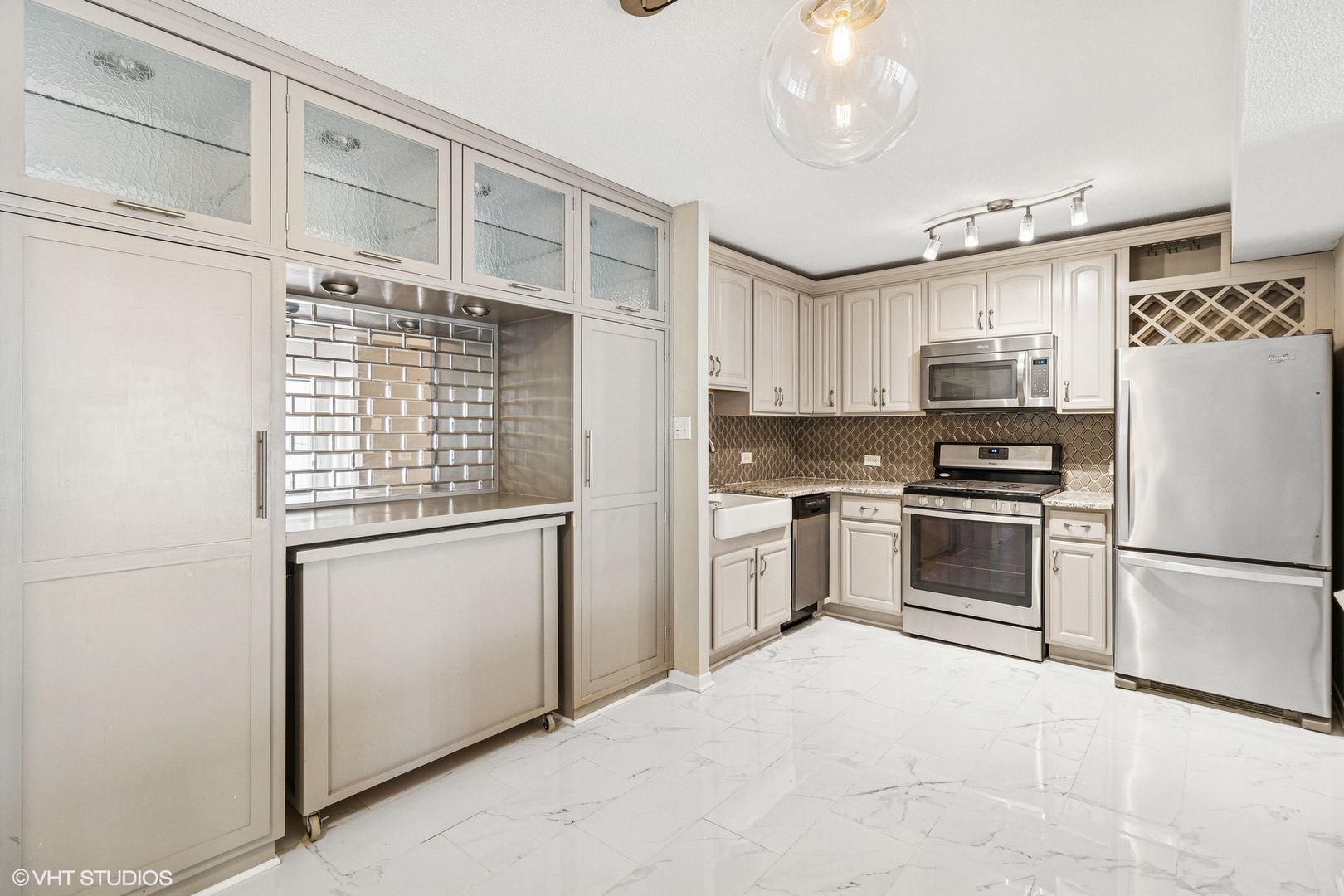 230 East Ontario Street, Unit 2305 Chicago, IL 60611 - Photo 5 of 35