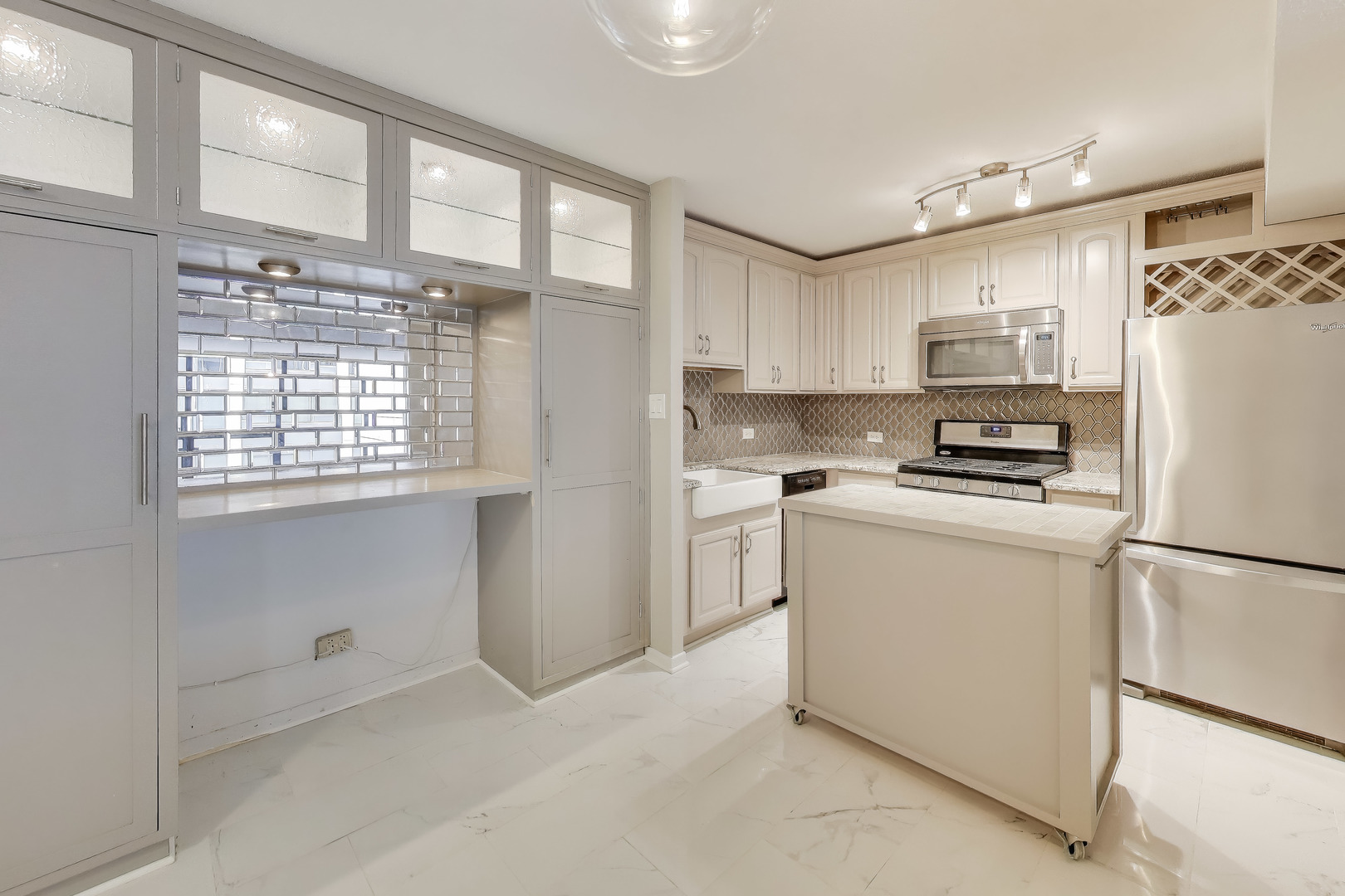 230 East Ontario Street, Unit 2305 Chicago, IL 60611 - Photo 6 of 35