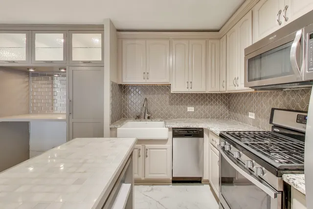 $274,900 | 230 East Ontario Street, Unit 2305, Chicago, IL 60611