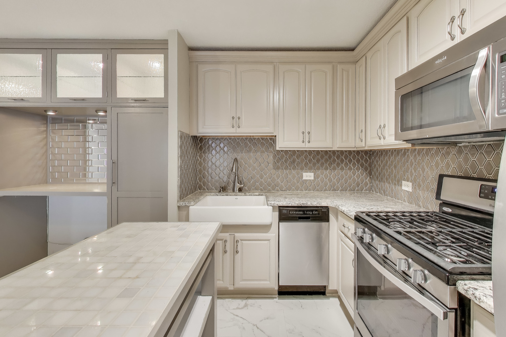 230 East Ontario Street, Unit 2305 Chicago, IL 60611 - Photo 7 of 35