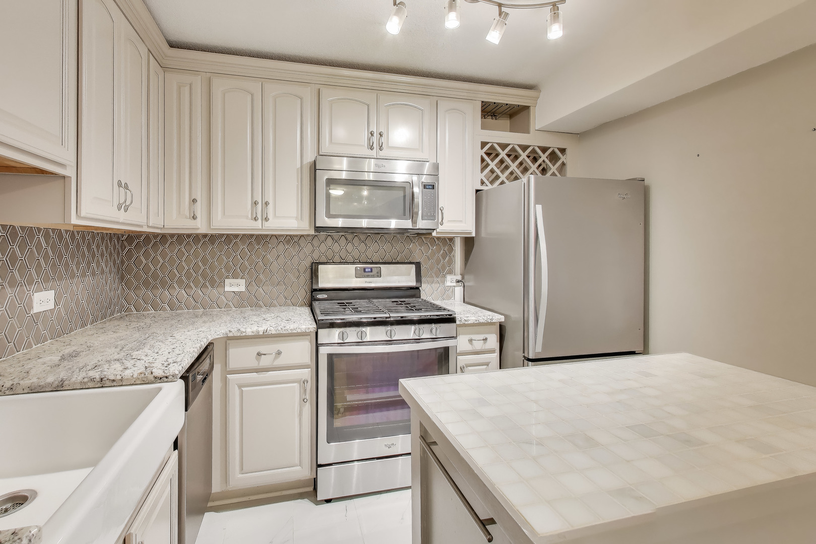 230 East Ontario Street, Unit 2305 Chicago, IL 60611 - Photo 8 of 35