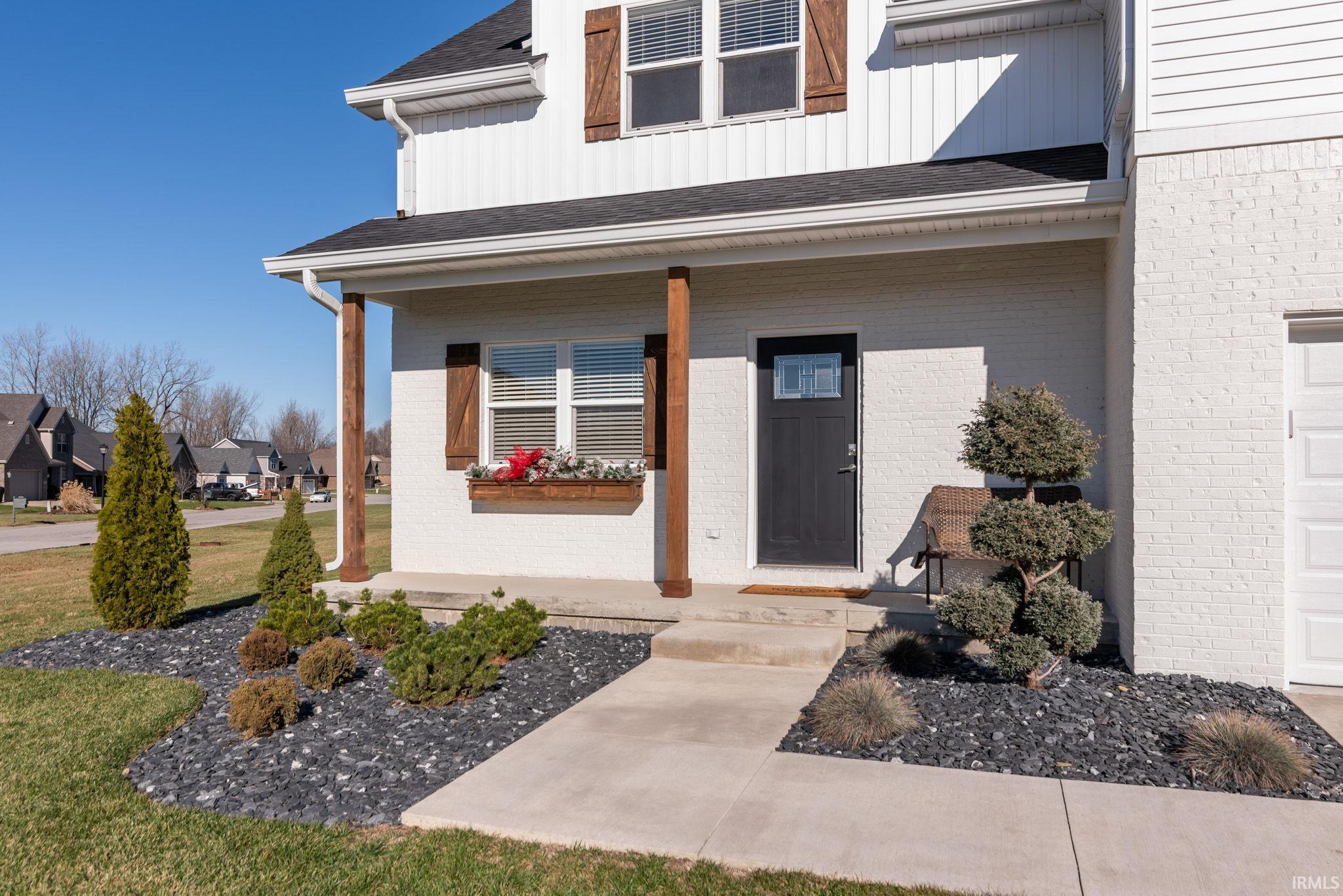 2124 Foxfire Lane Kokomo, IN 46902 - Photo 2 of 32