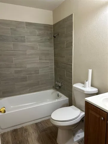 a view of a house with backyard