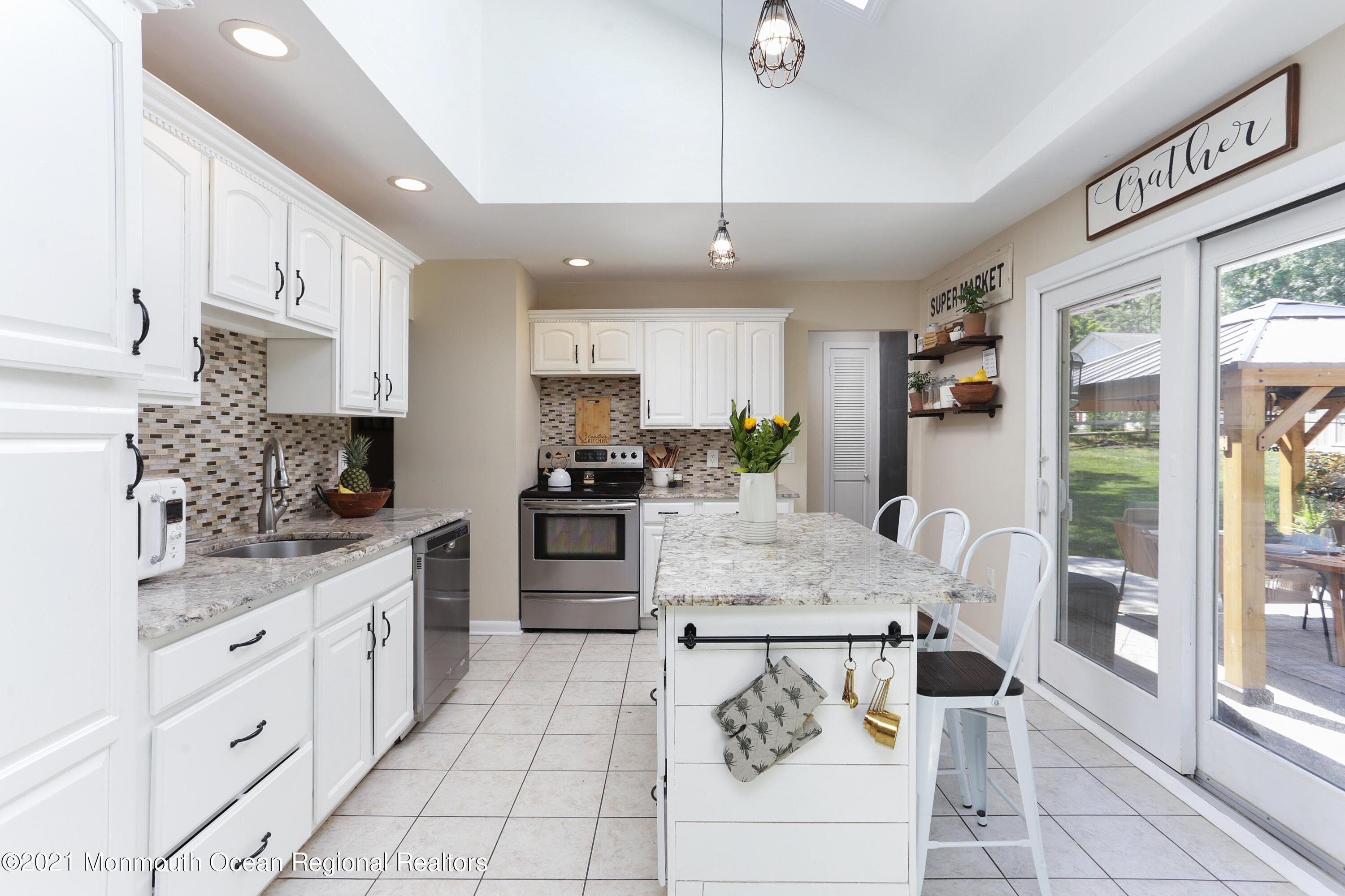 90 Oak Hill Road Middletown, NJ 07701 - Photo 12 of 46 Oakhillkitchen3