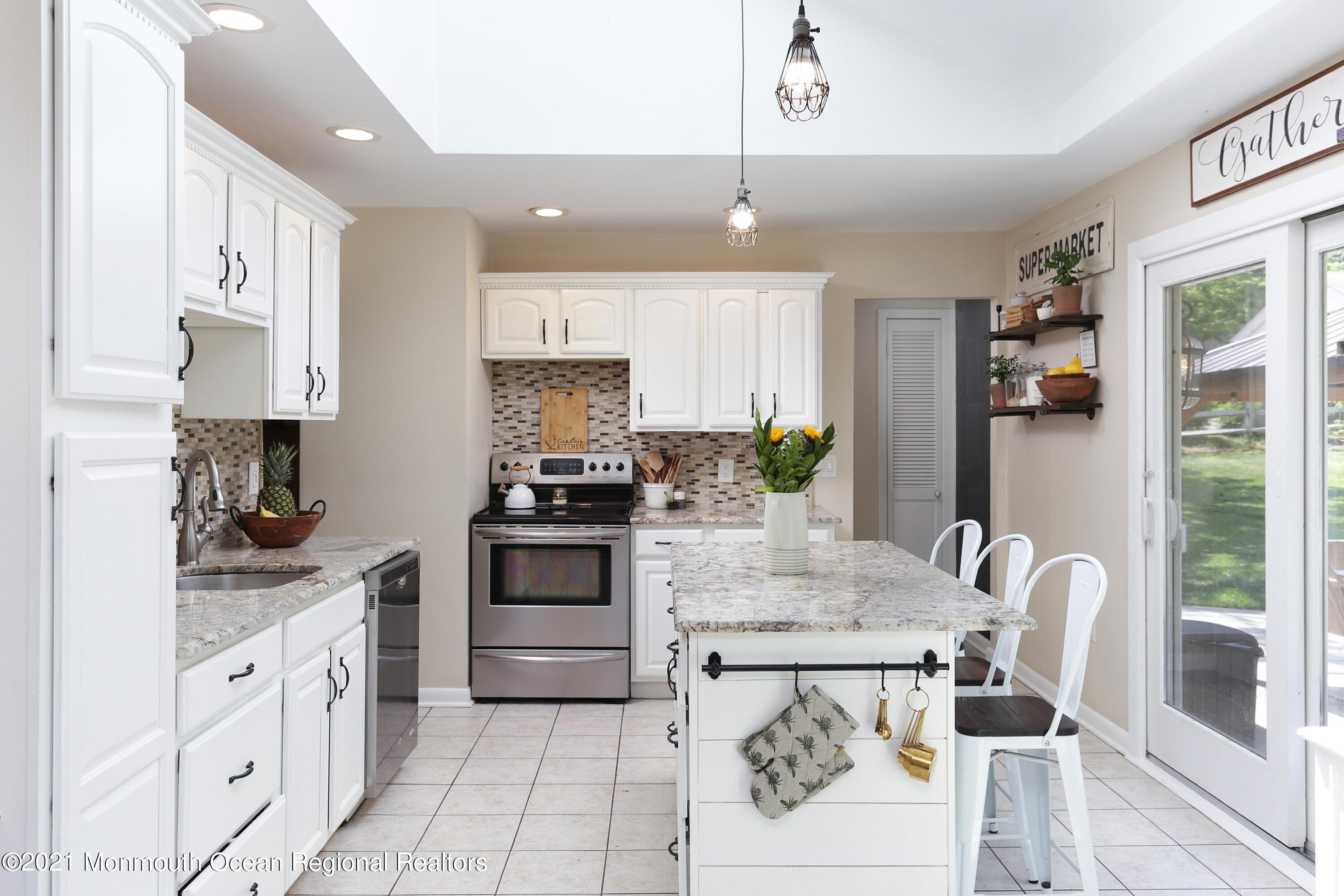 90 Oak Hill Road Middletown, NJ 07701 - Photo 16 of 46 Oakhillkitchen