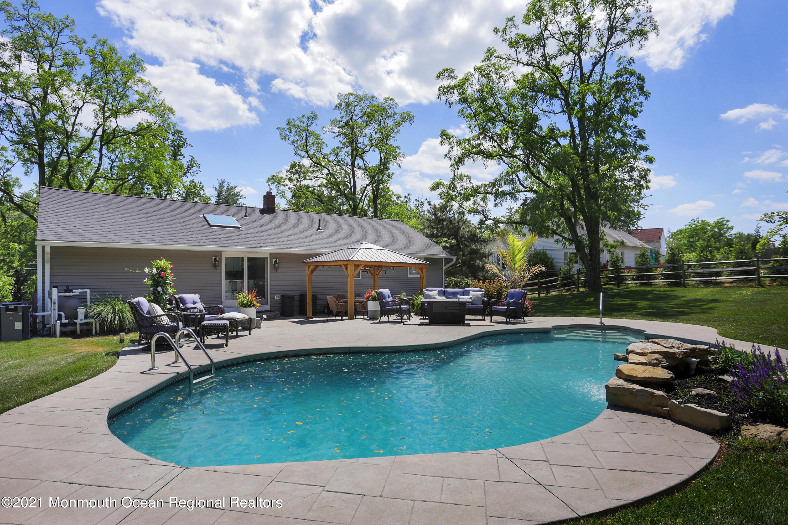 90 Oak Hill Road Middletown, NJ 07701 - Photo 17 of 46 Oakhillbackpool2