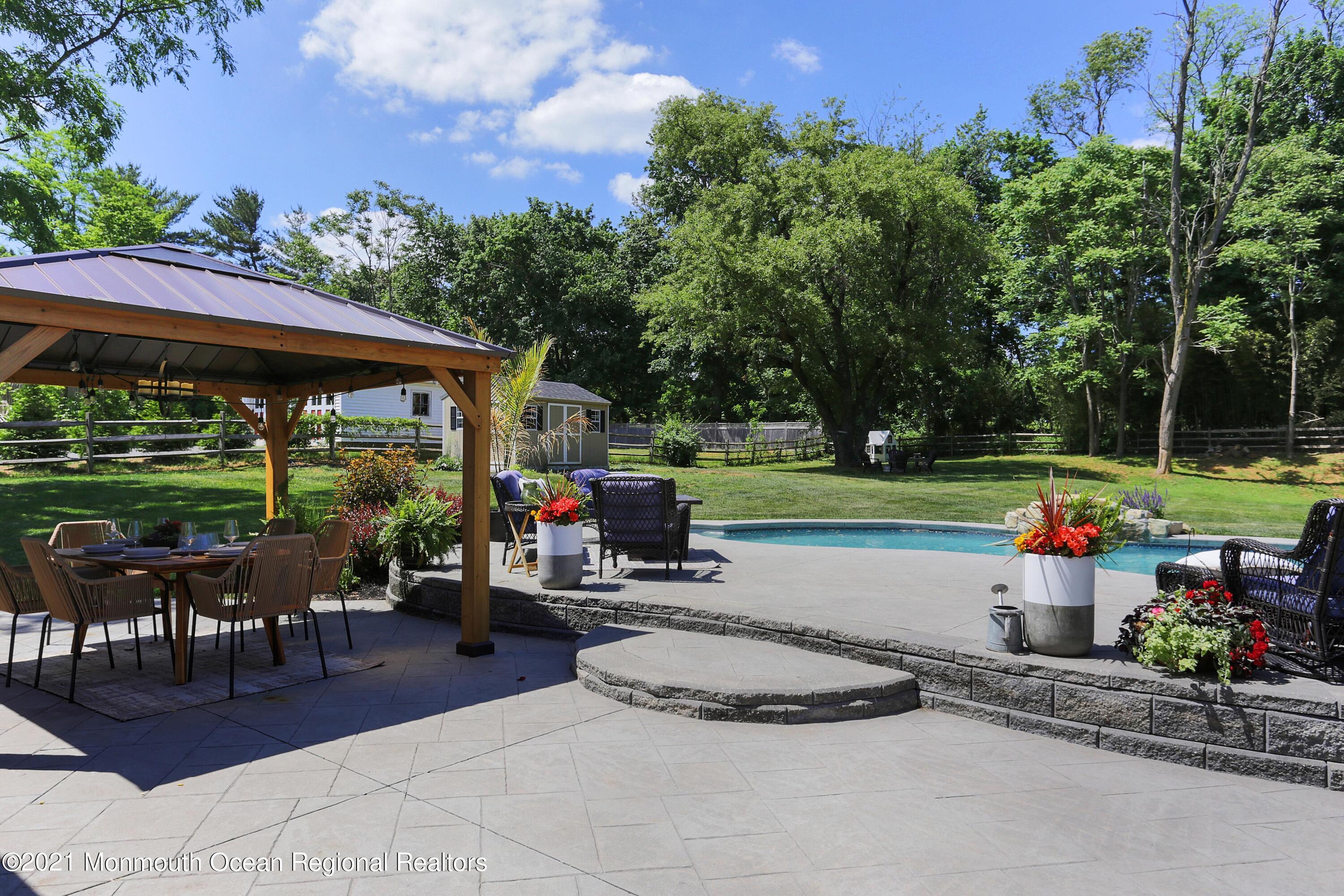 90 Oak Hill Road Middletown, NJ 07701 - Photo 3 of 46 Oakhillbackpool4