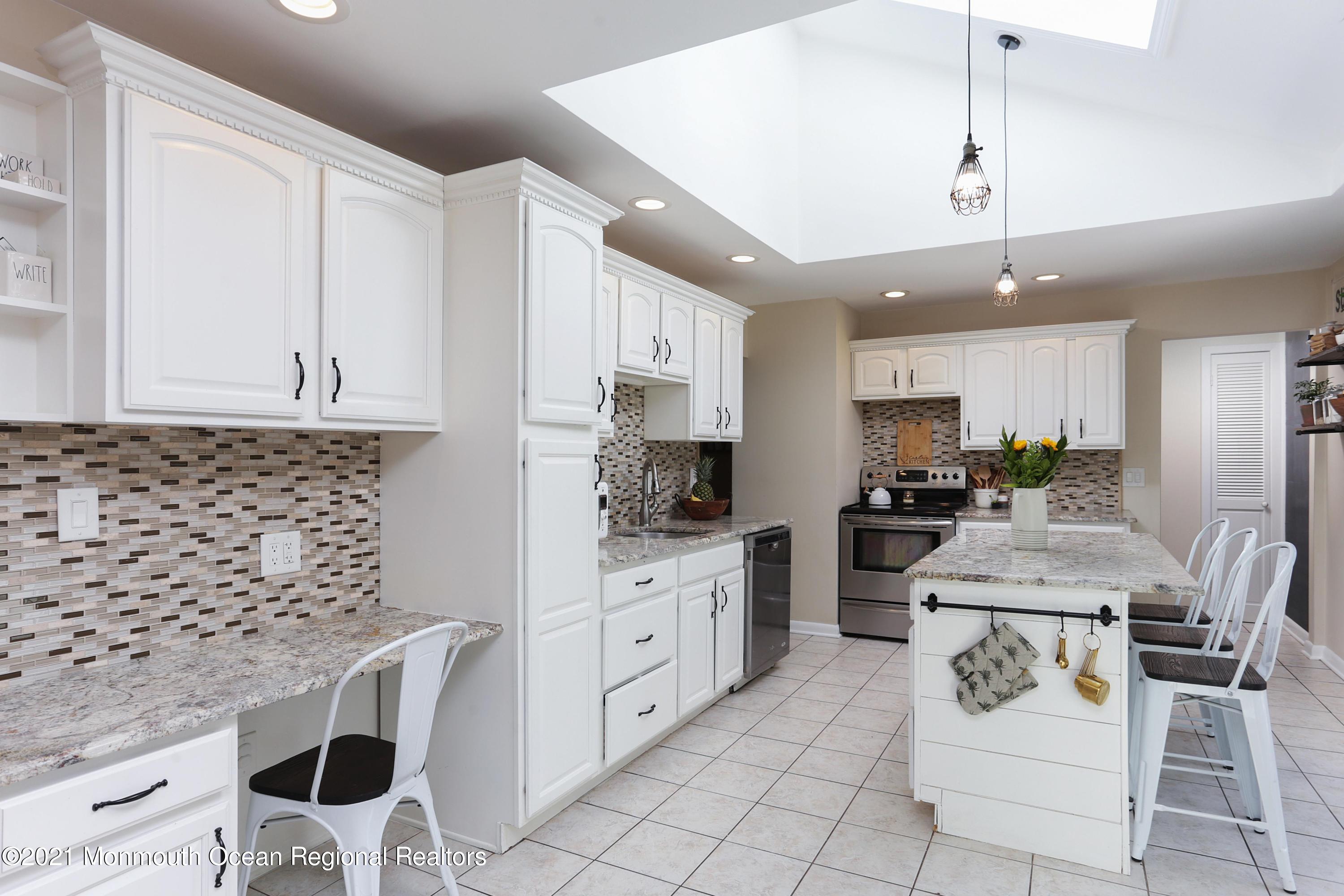90 Oak Hill Road Middletown, NJ 07701 - Photo 21 of 46 Oakhillkitchen2