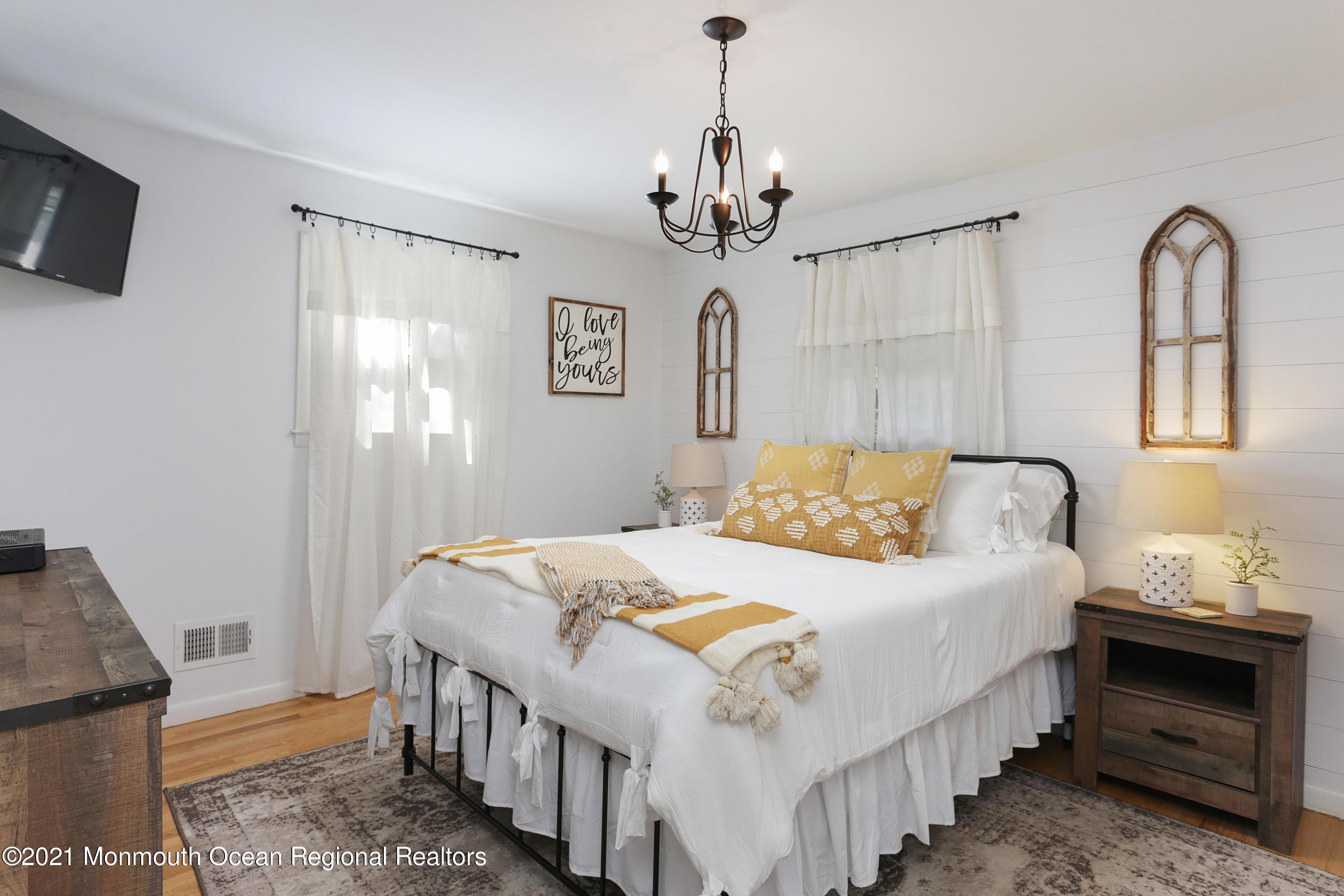 90 Oak Hill Road Middletown, NJ 07701 - Photo 22 of 46 OakhillMasterbed