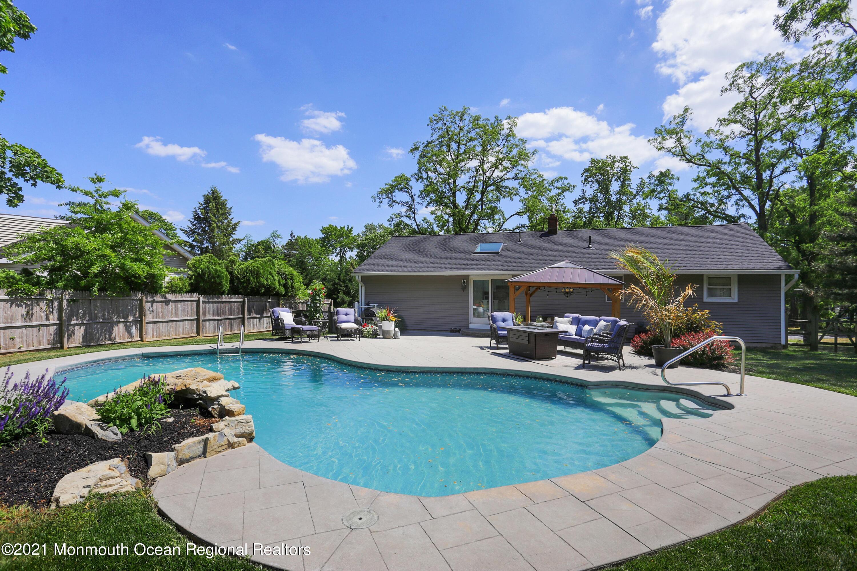90 Oak Hill Road Middletown, NJ 07701 - Photo 24 of 46 Oakhillbackpool1