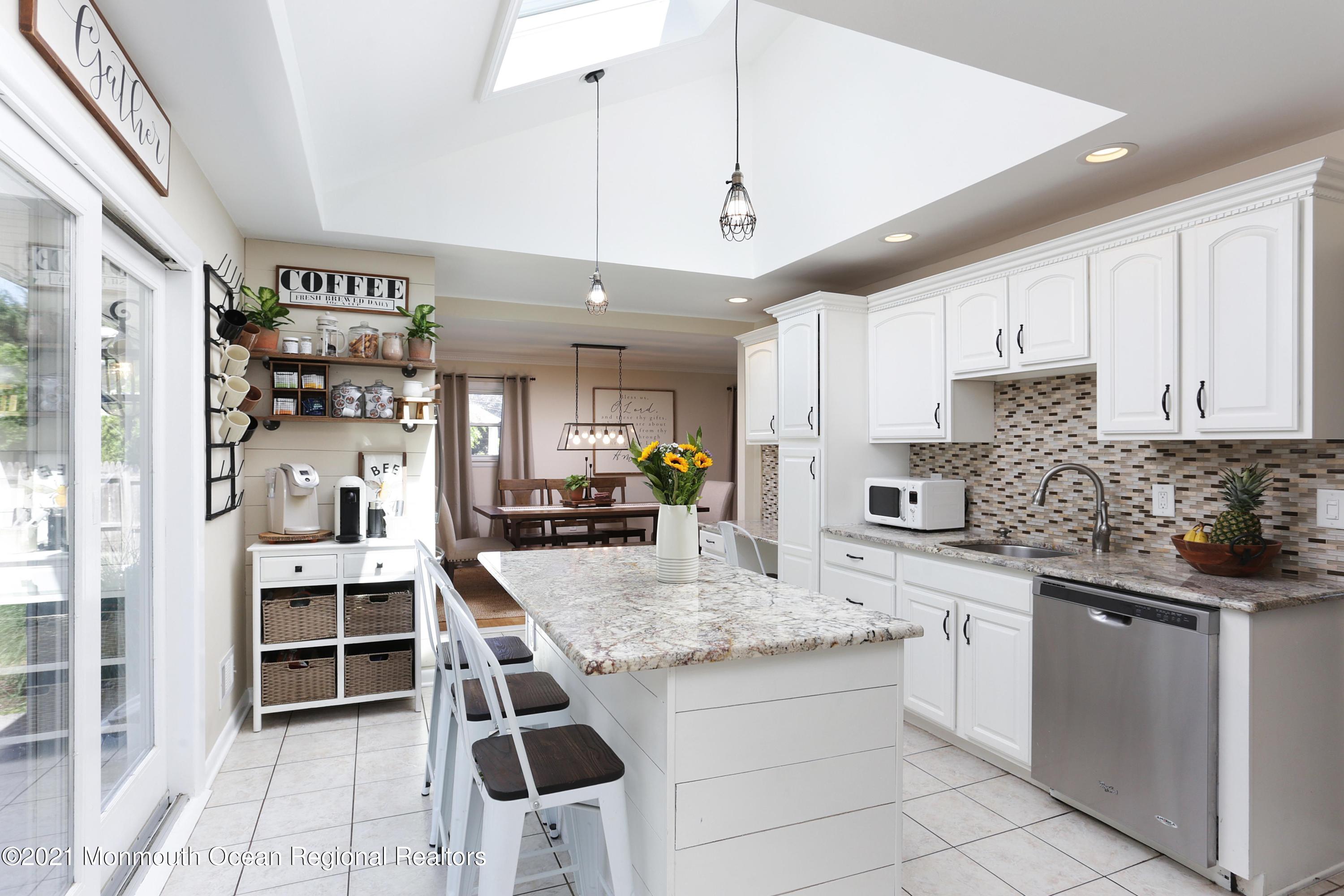 90 Oak Hill Road Middletown, NJ 07701 - Photo 4 of 46 Oakhillkitchen6